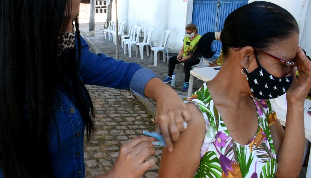 Camacã: Prefeitura avança na 18ª remessa de vacinas em idosos de 60 anos acima